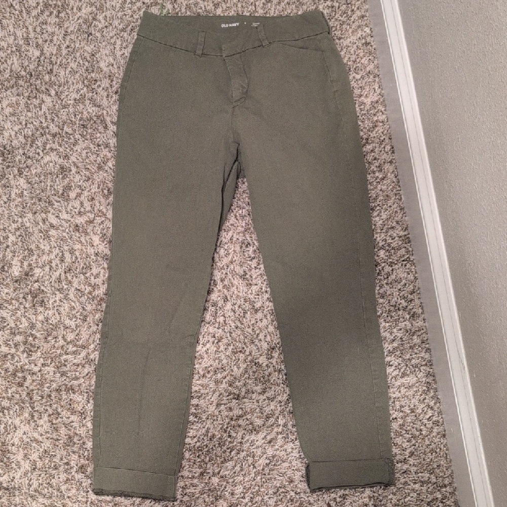 Old Navy High-Rise Pixie Pants in Olive